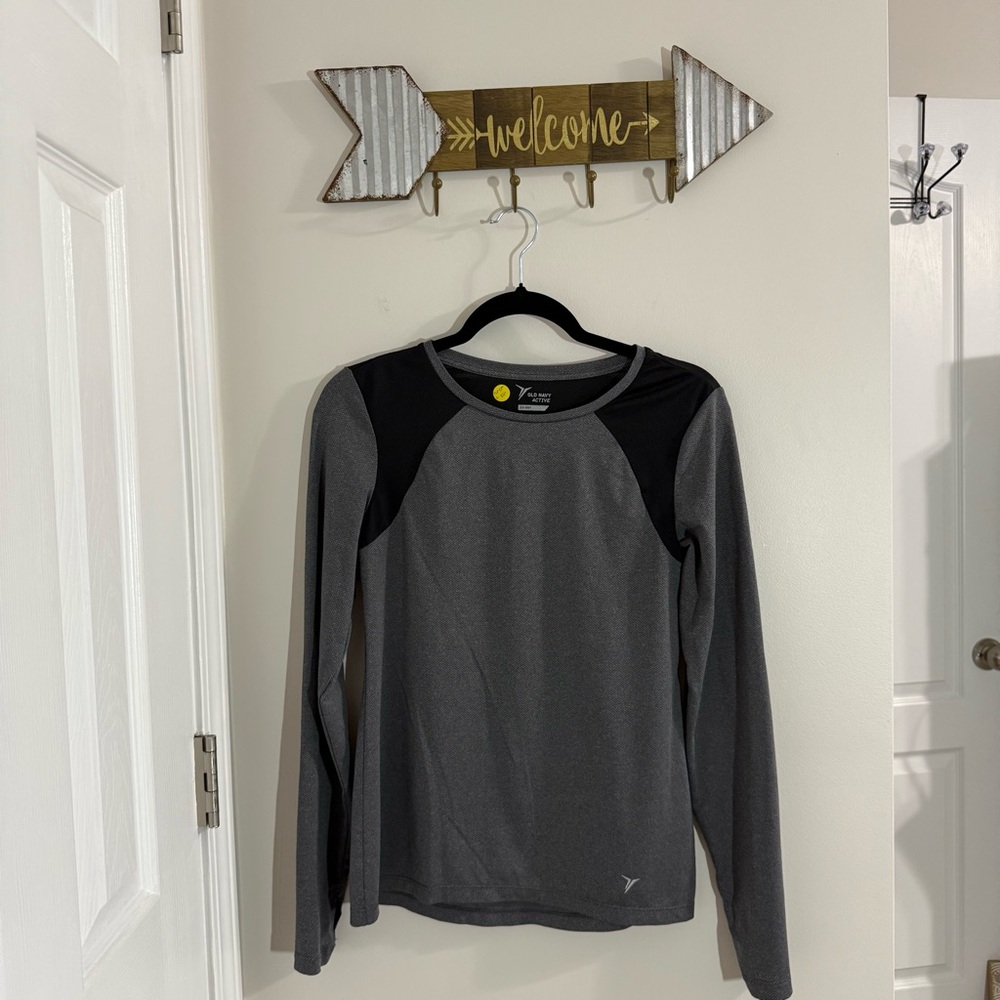 Old Navy Active Go Dry Gray Long Sleeve Top with Thumbholes Small